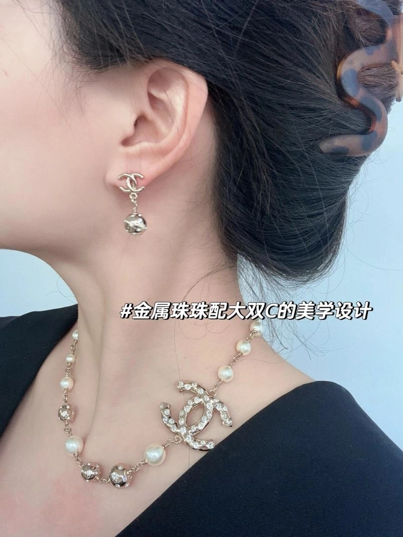 Sleek Chanel Earrings 229076