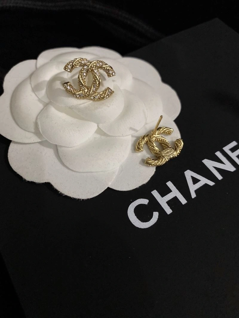 Sophisticated Chanel Earrings 229068