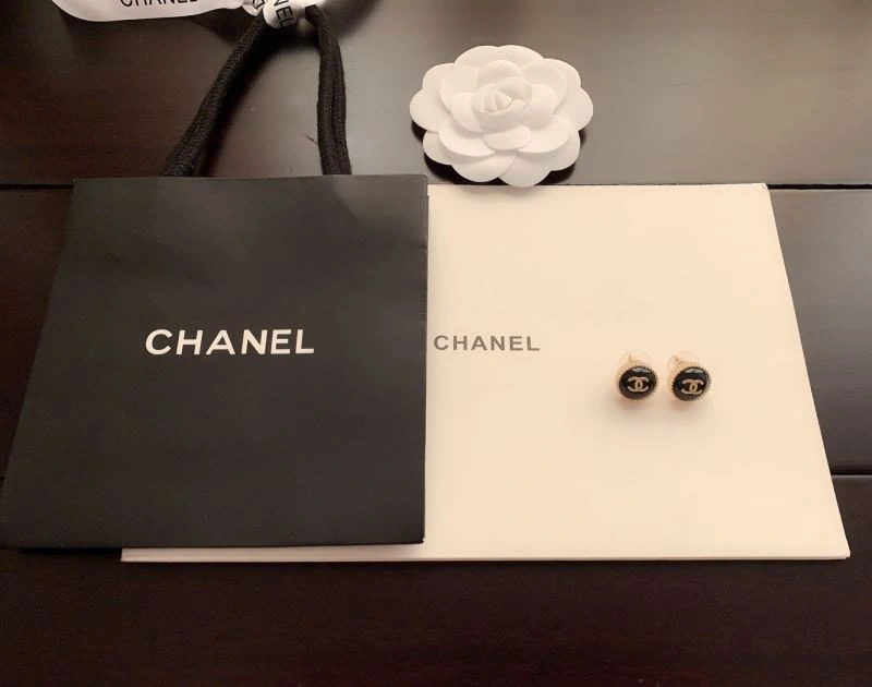 Effortless Chanel Earrings 229144