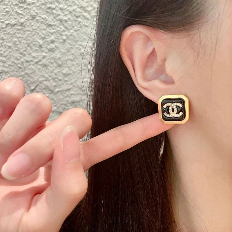 Refined Chanel Earrings 229047