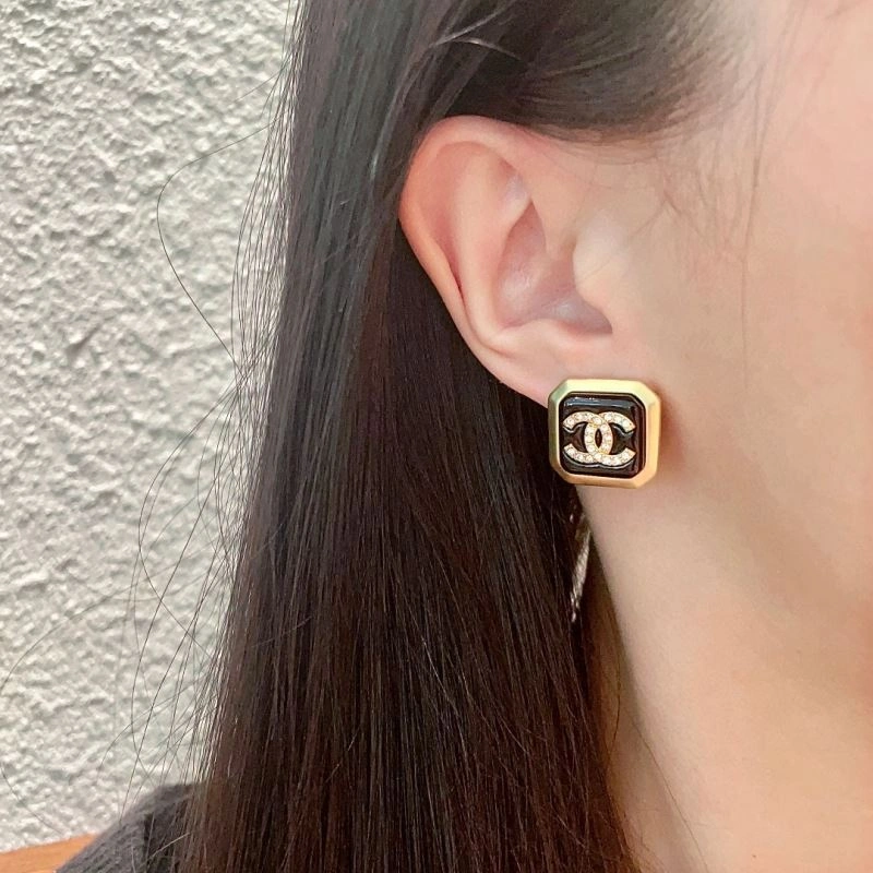 Refined Chanel Earrings 229047