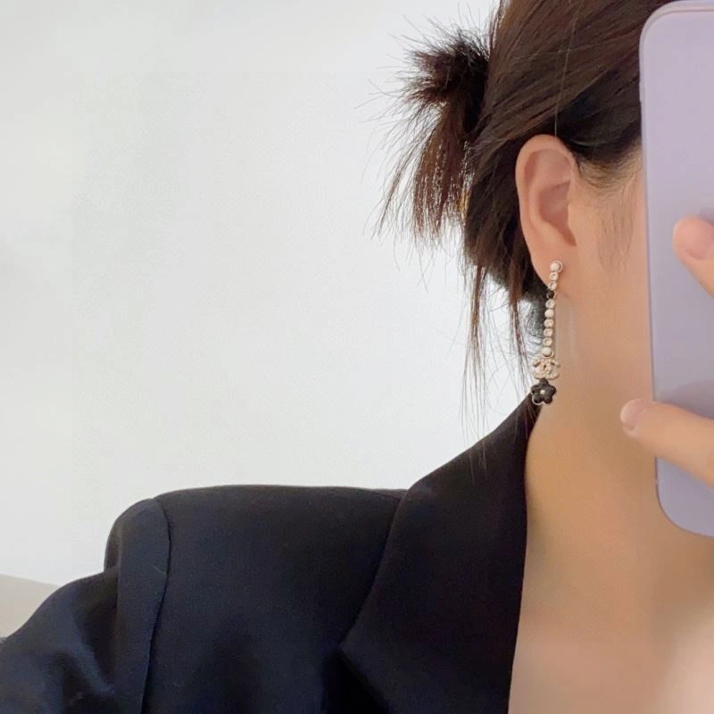 Chanel Earrings ModernLook 229030