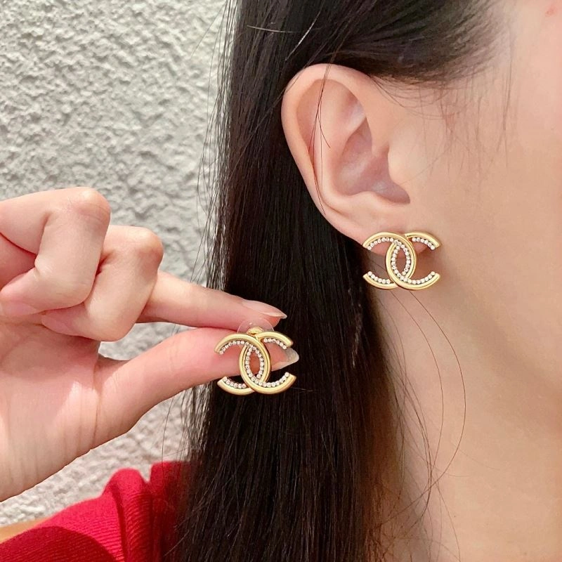 Unique Chanel Earrings 228992