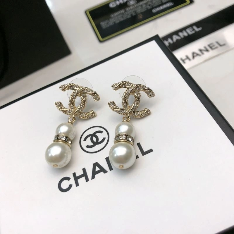 Lightweight Chanel Earrings 228977