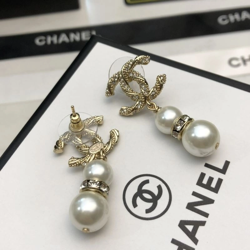 Lightweight Chanel Earrings 228977