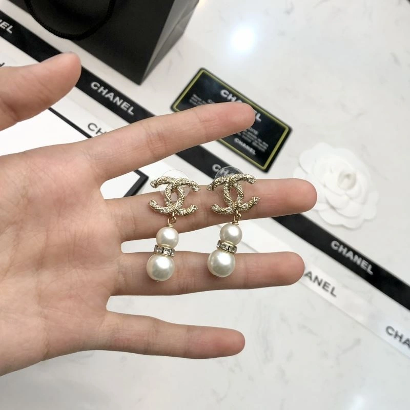 Lightweight Chanel Earrings 228977