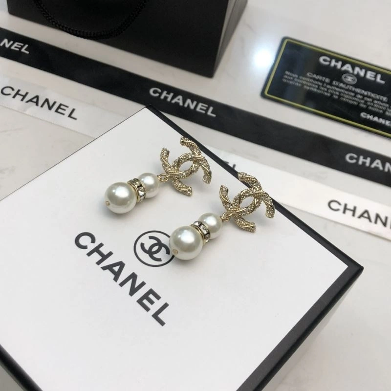 Lightweight Chanel Earrings 228977