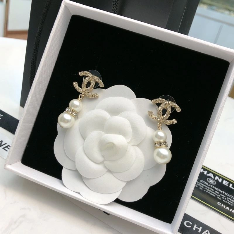 Lightweight Chanel Earrings 228977