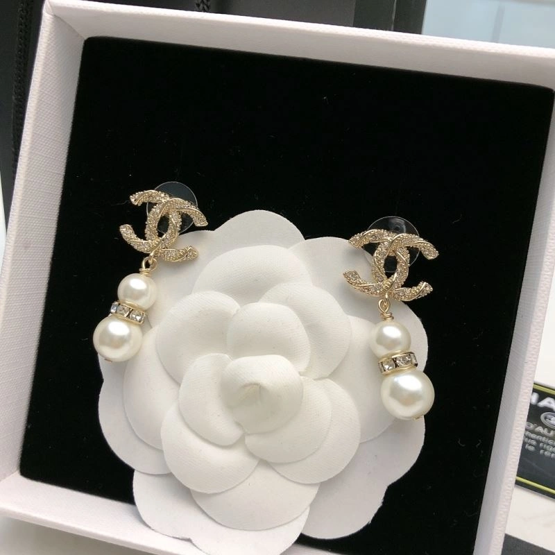 Lightweight Chanel Earrings 228977