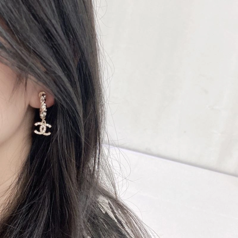Minimalist Chanel Earrings 228981