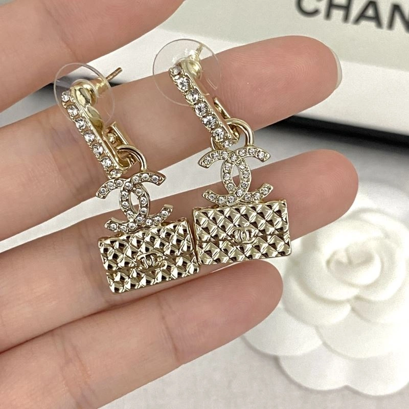 Sleek Chanel Earrings 228983