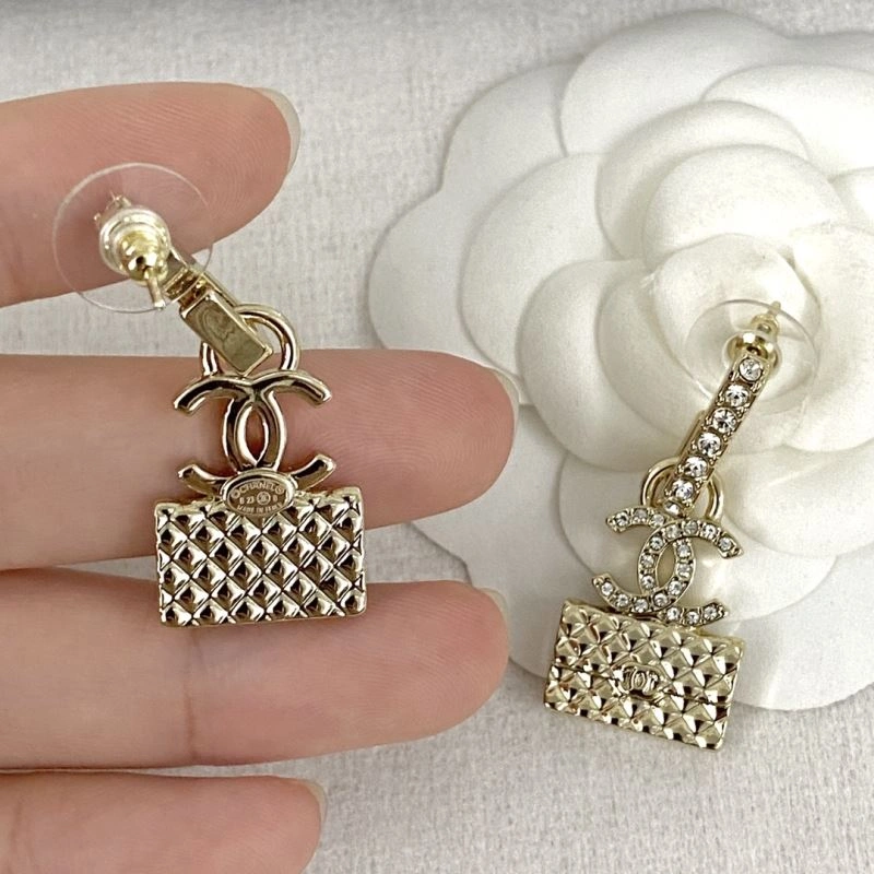 Sleek Chanel Earrings 228983