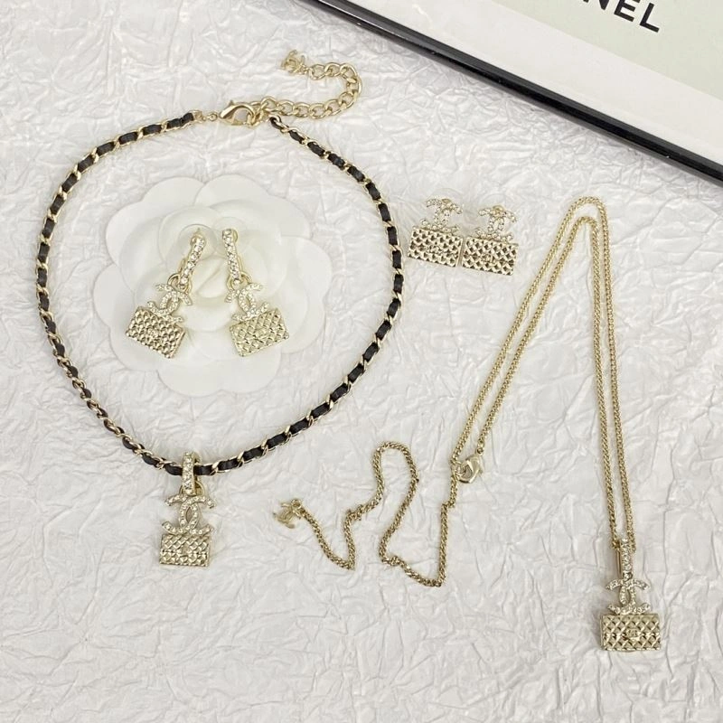 Sleek Chanel Earrings 228983