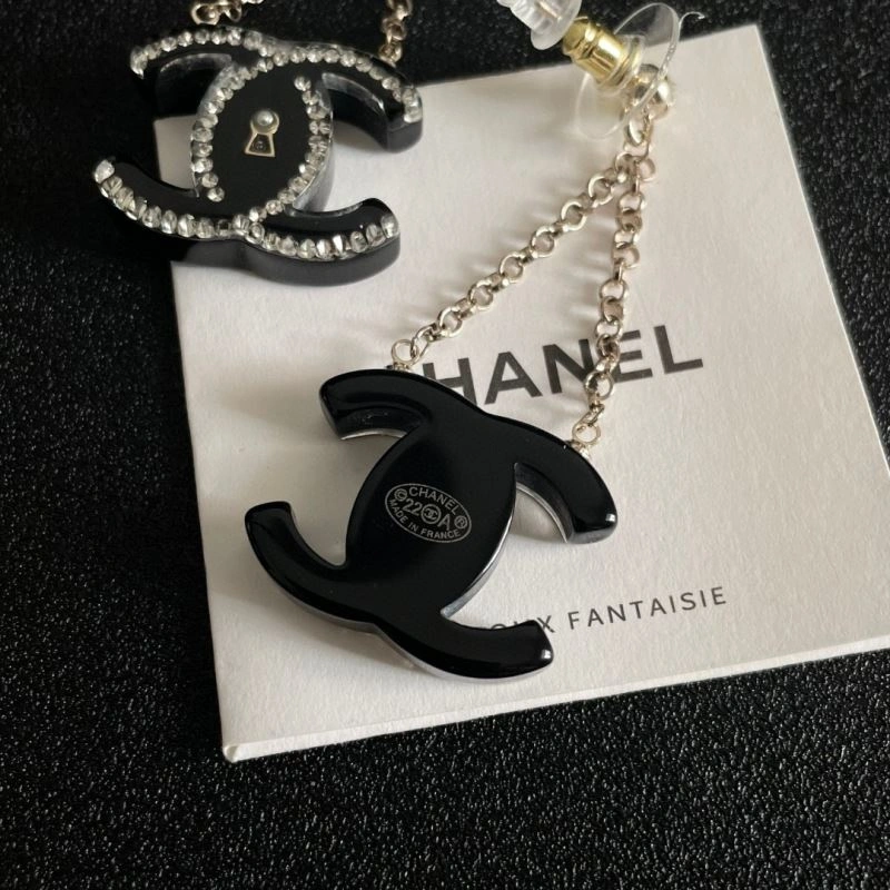 Vibrant Chanel Earrings 228937