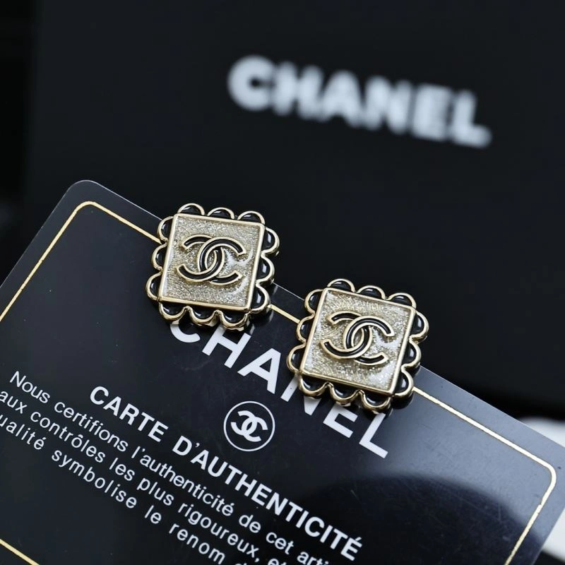 Sophisticated Chanel Earrings 228929