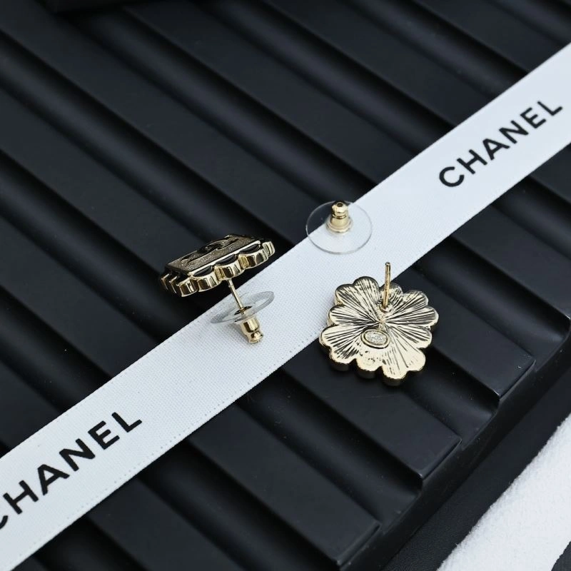 Sophisticated Chanel Earrings 228929