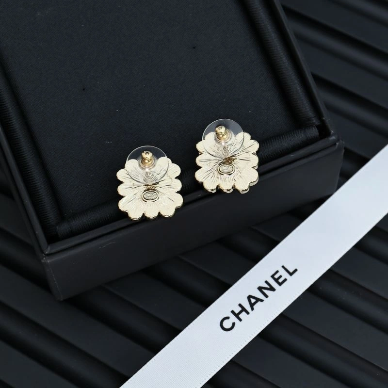 Sophisticated Chanel Earrings 228929