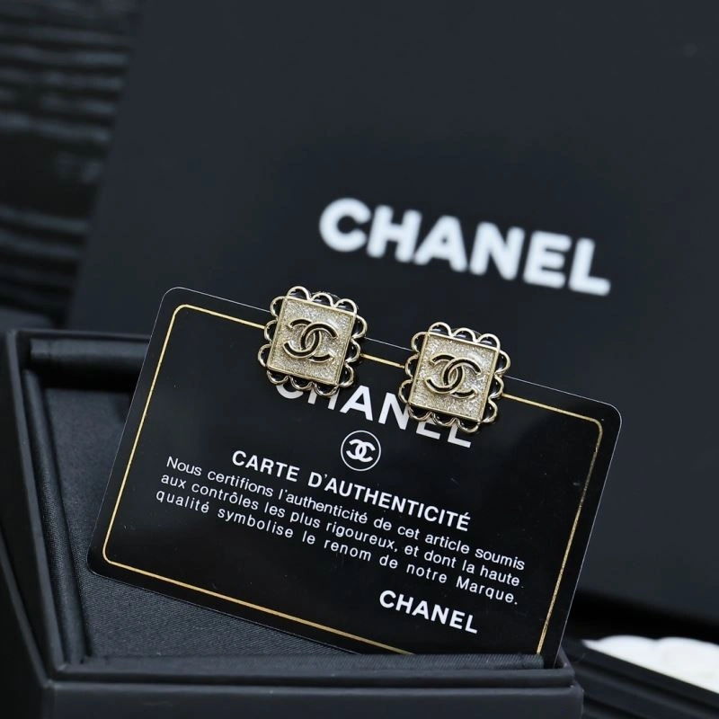 Sophisticated Chanel Earrings 228929