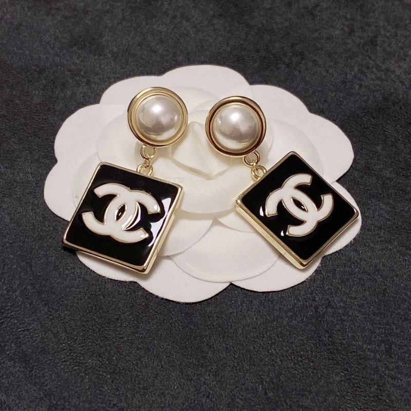 Trendy Chanel Earrings 228997