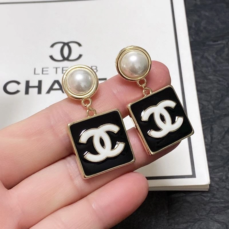 Trendy Chanel Earrings 228997