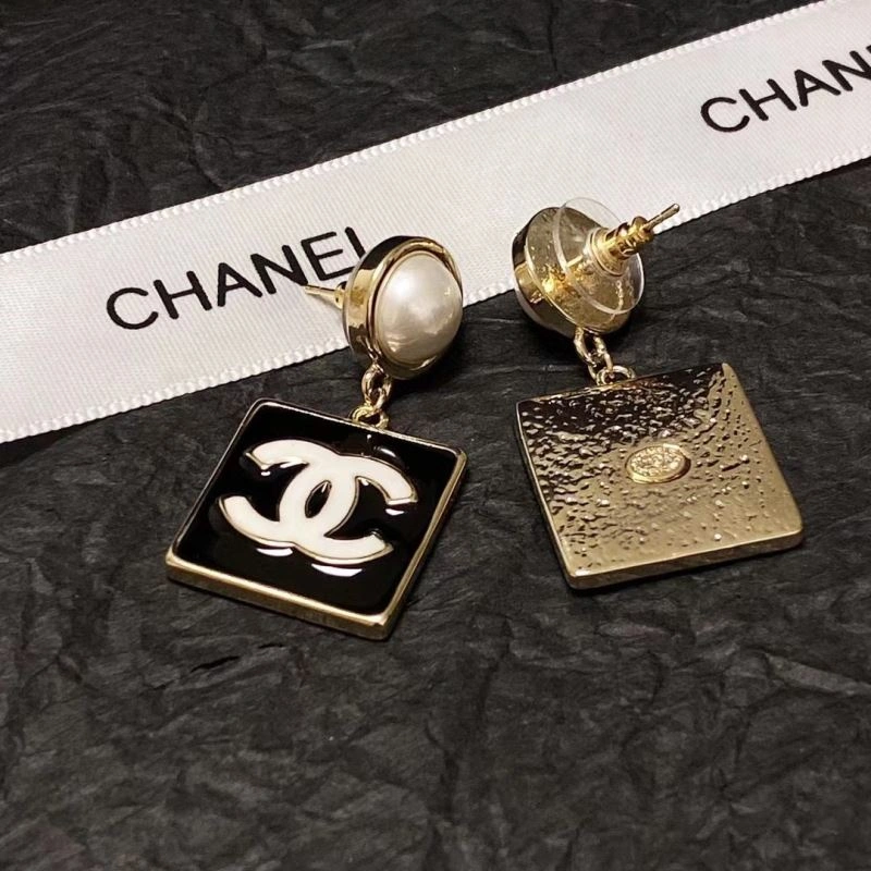 Trendy Chanel Earrings 228997
