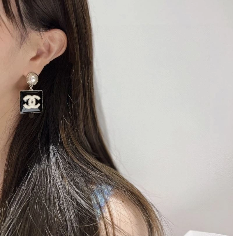 Trendy Chanel Earrings 228997