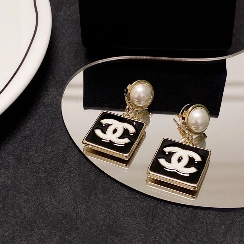 Trendy Chanel Earrings 228997