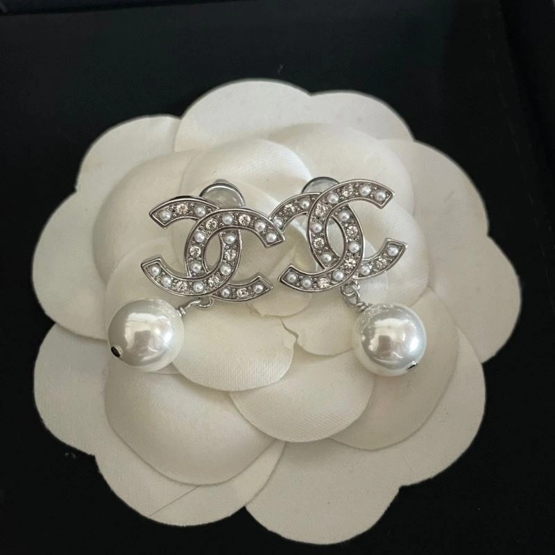 Trendy Chanel Earrings 228936