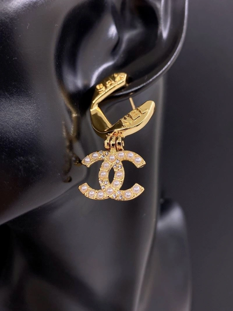 Chic Chanel Earrings 228934