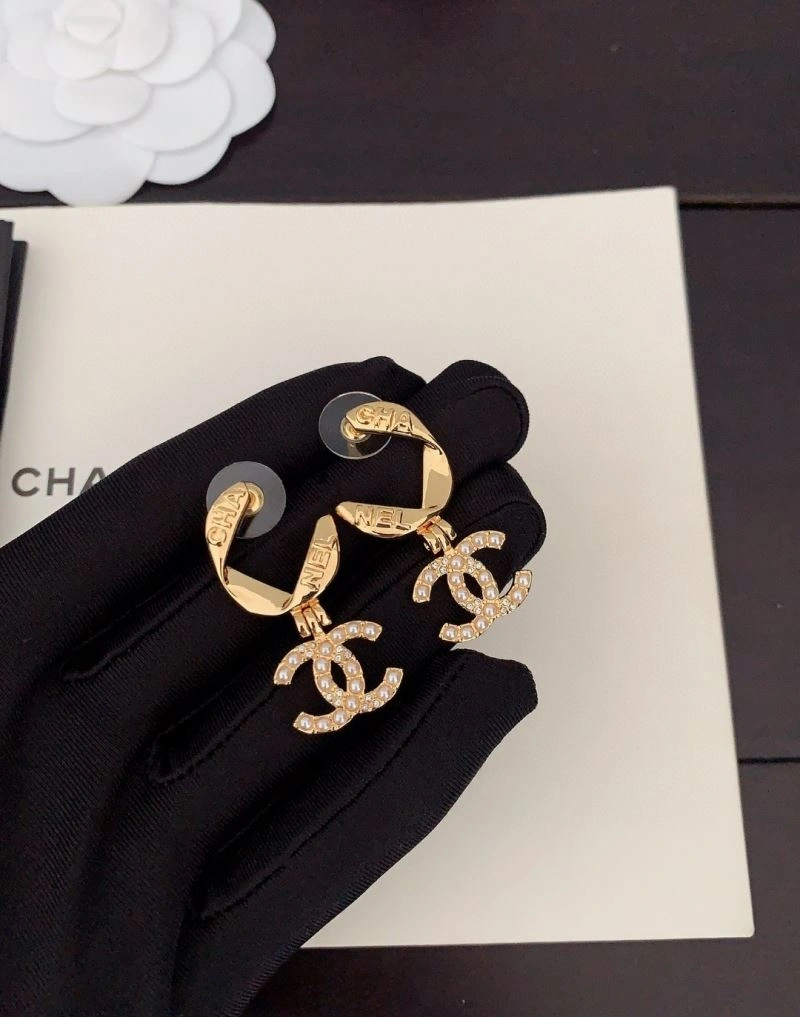 Chic Chanel Earrings 228934