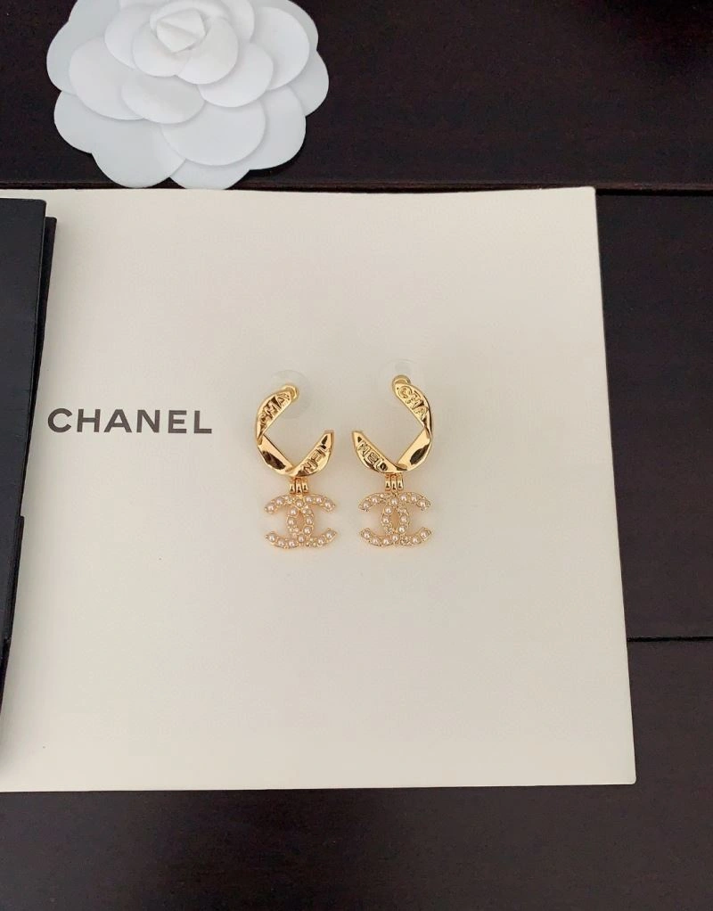 Chic Chanel Earrings 228934
