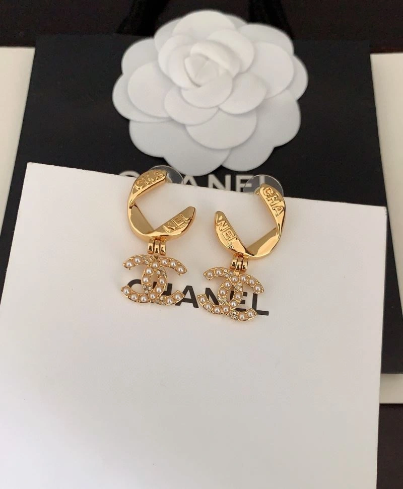 Chic Chanel Earrings 228934