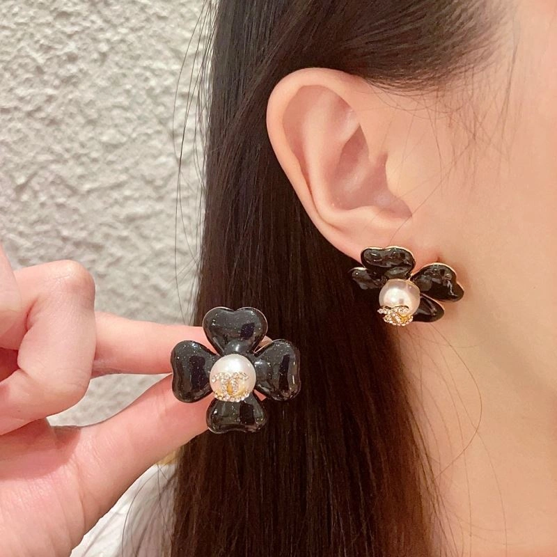 Supportive Chanel Earrings 229007