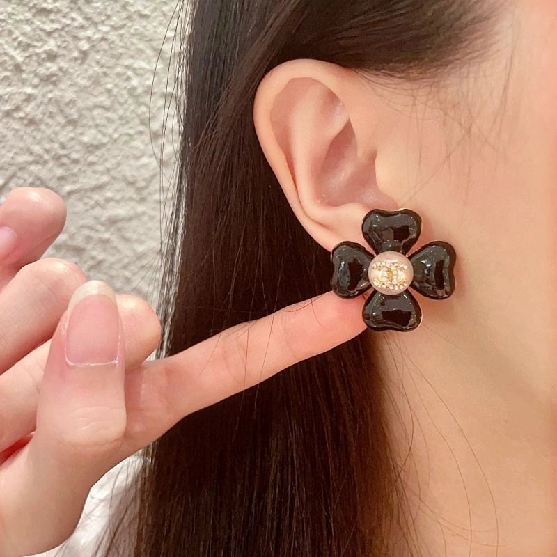 Supportive Chanel Earrings 229007