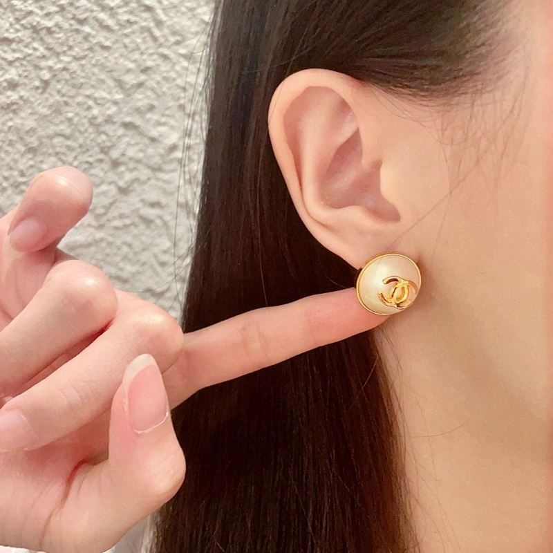 Unique Chanel Earrings 228916