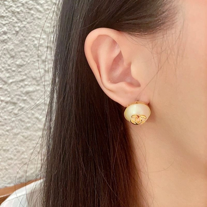 Unique Chanel Earrings 228916