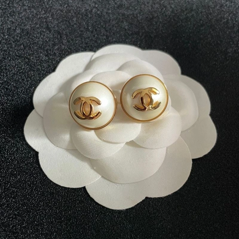 Unique Chanel Earrings 228916
