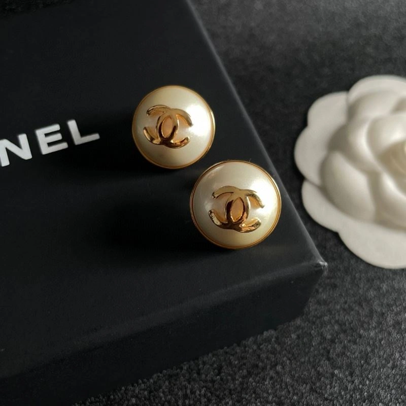 Unique Chanel Earrings 228916