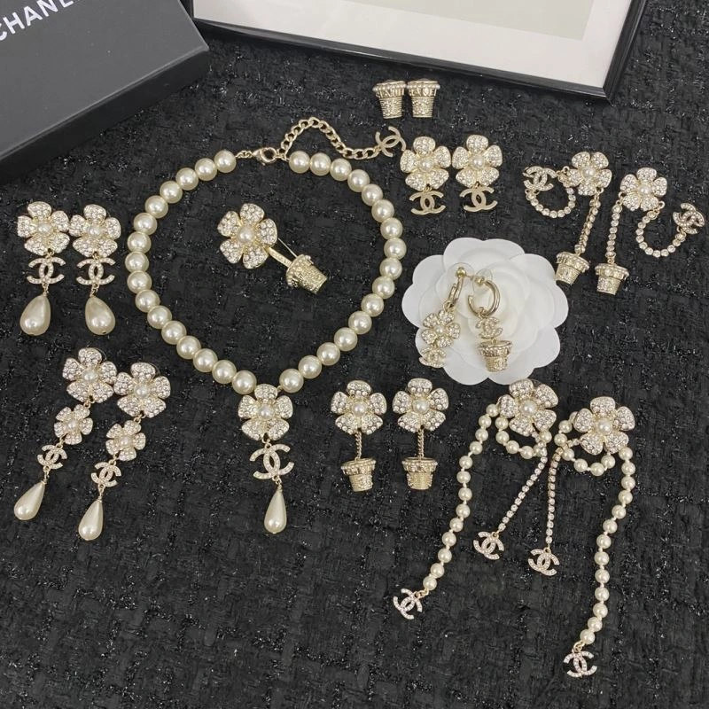 Chanel Earrings Elegant 228884