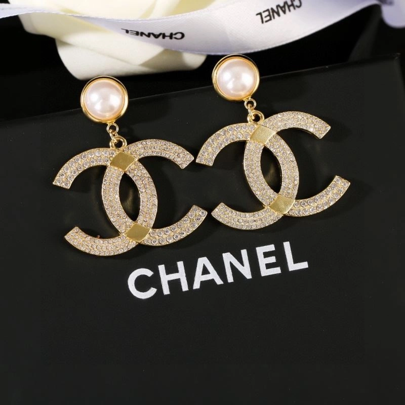 Comfortable Chanel Earrings 228855