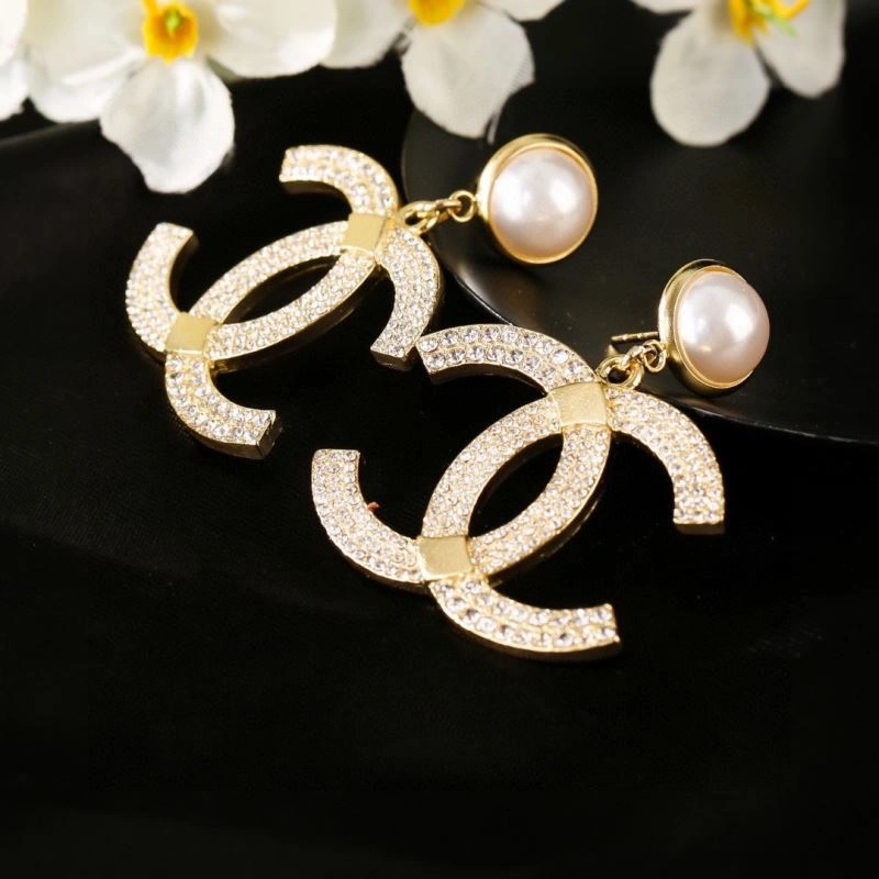 Comfortable Chanel Earrings 228855