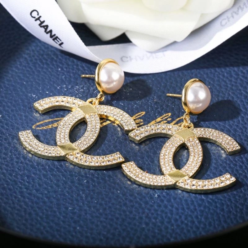 Comfortable Chanel Earrings 228855