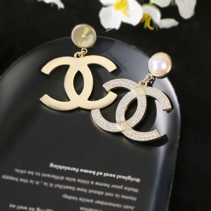 Comfortable Chanel Earrings 228855