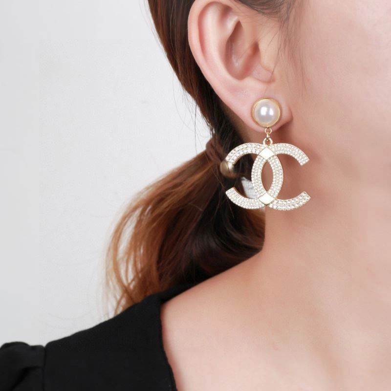 Comfortable Chanel Earrings 228855