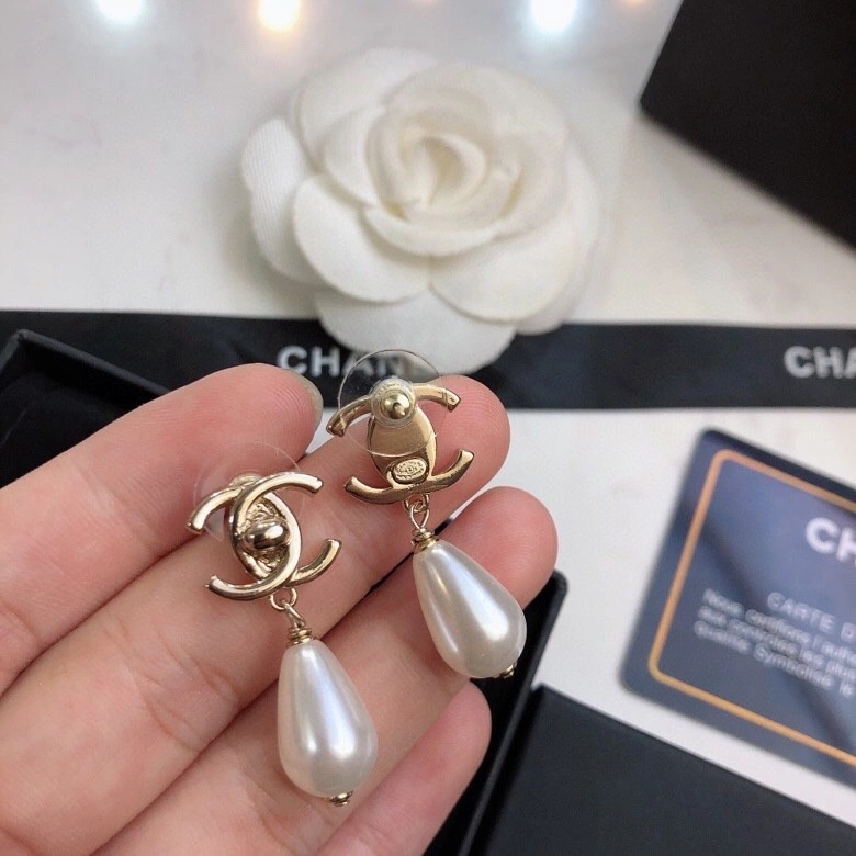 Popular Chanel Earrings 228853