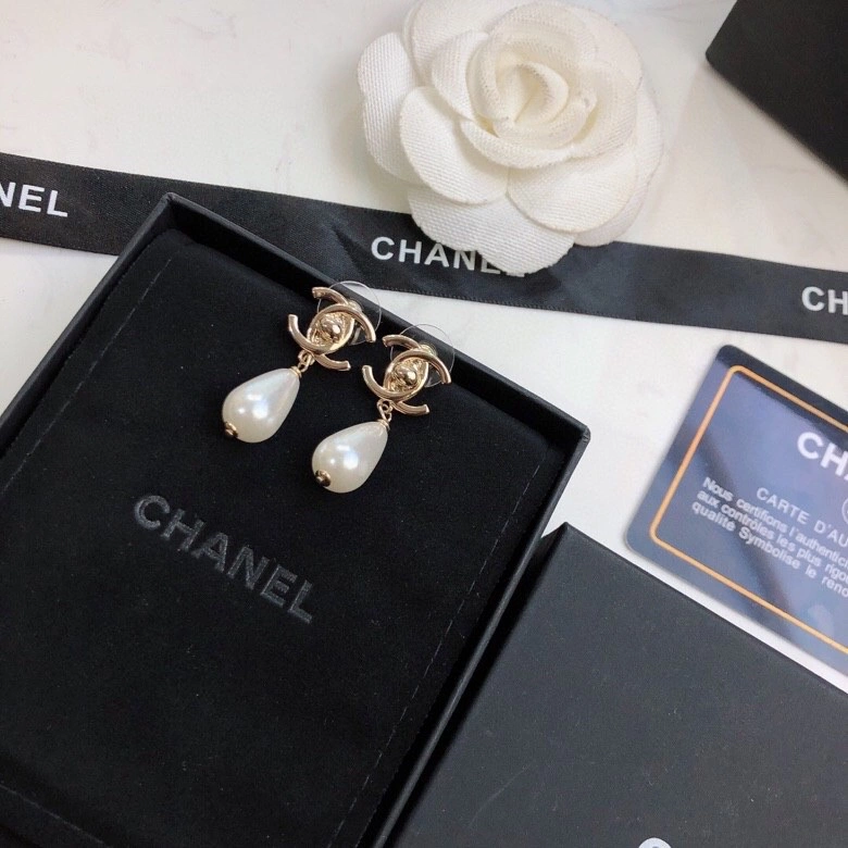 Popular Chanel Earrings 228853