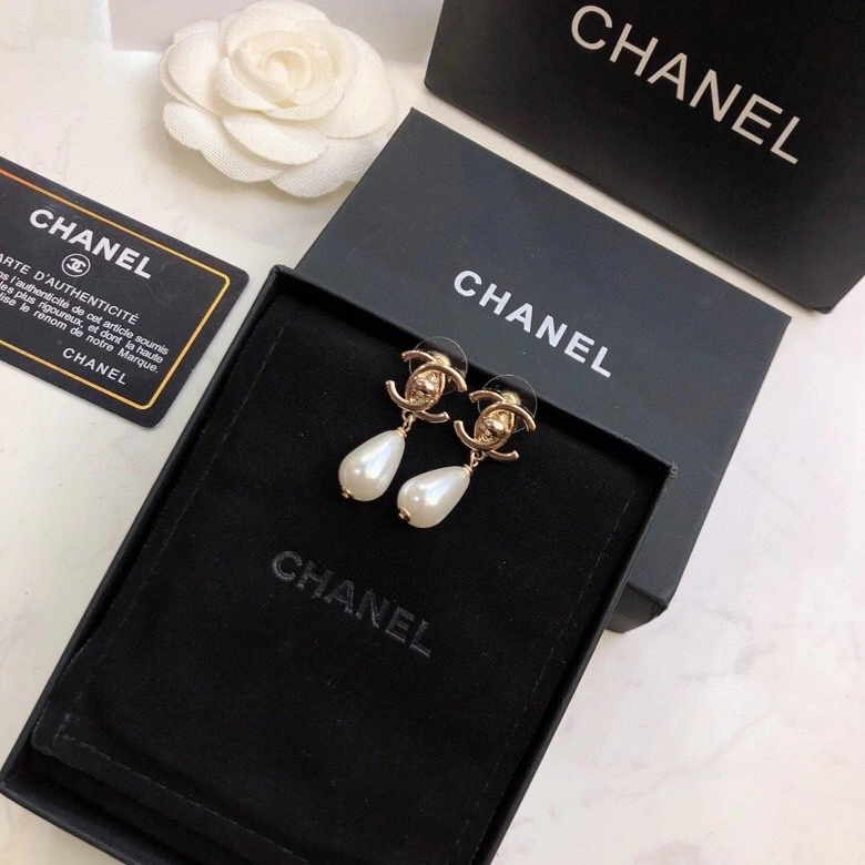 Popular Chanel Earrings 228853