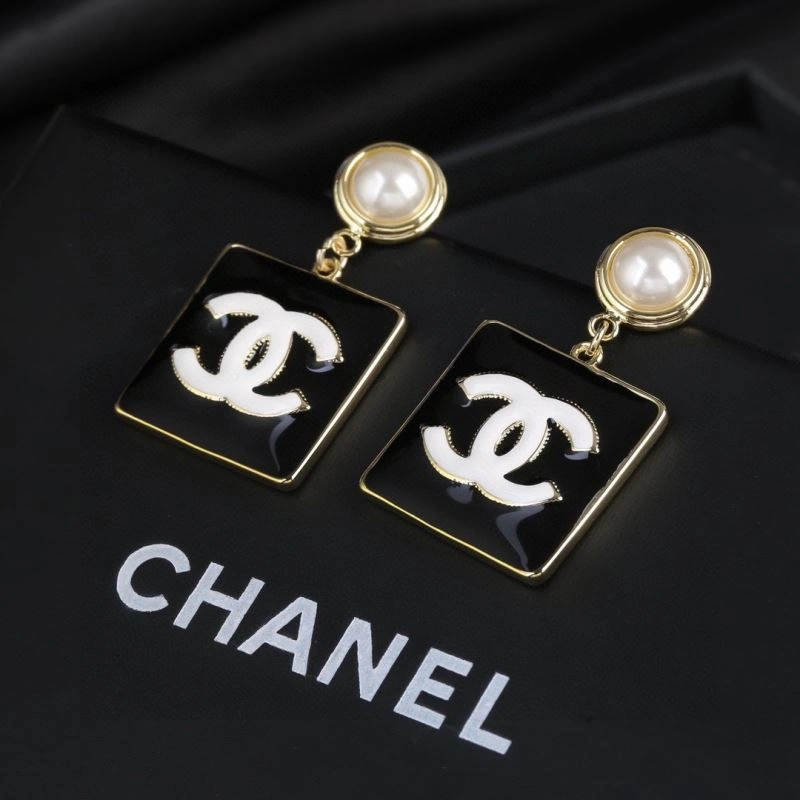 Chanel Earrings Durable 228832