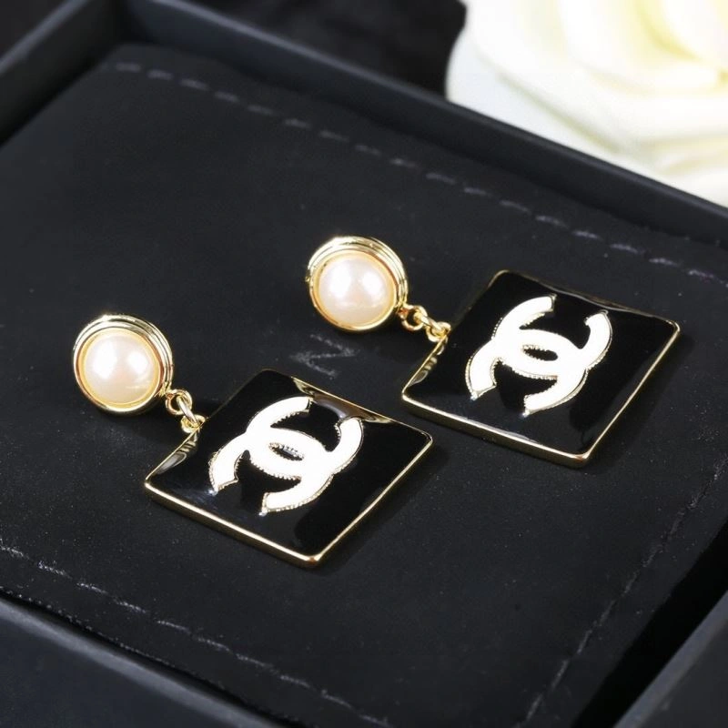 Chanel Earrings Durable 228832