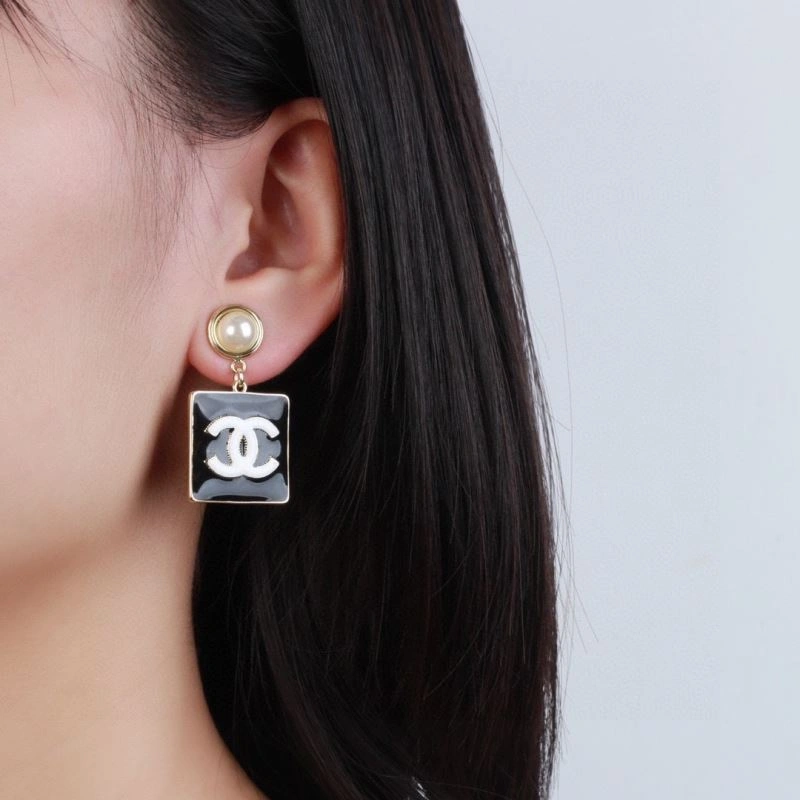 Chanel Earrings Durable 228832